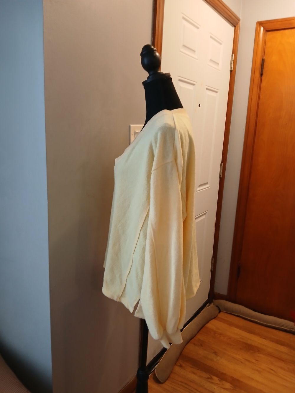 Papermoon Pale Yellow V-Neck Balloon Sleeve Sweater Wonen's Size S Boho - Picture 5 of 7